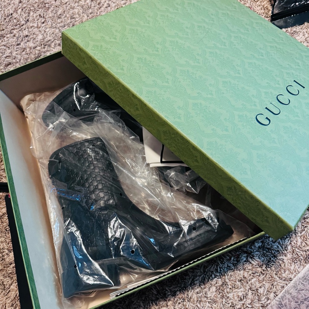 🌟NEW GUCCI Black Microguccissima Leather Boots 🌟 - Picture 14 of 17